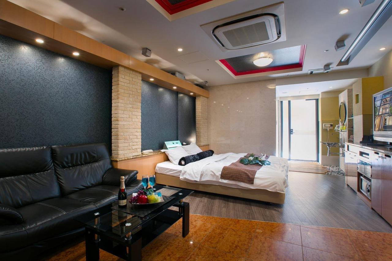 Hotel Axis -アクシス- (Adults Only) Osaka Exterior foto